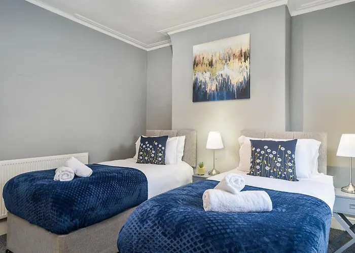 Willow House - 2-Bedroom House In Merseyside!