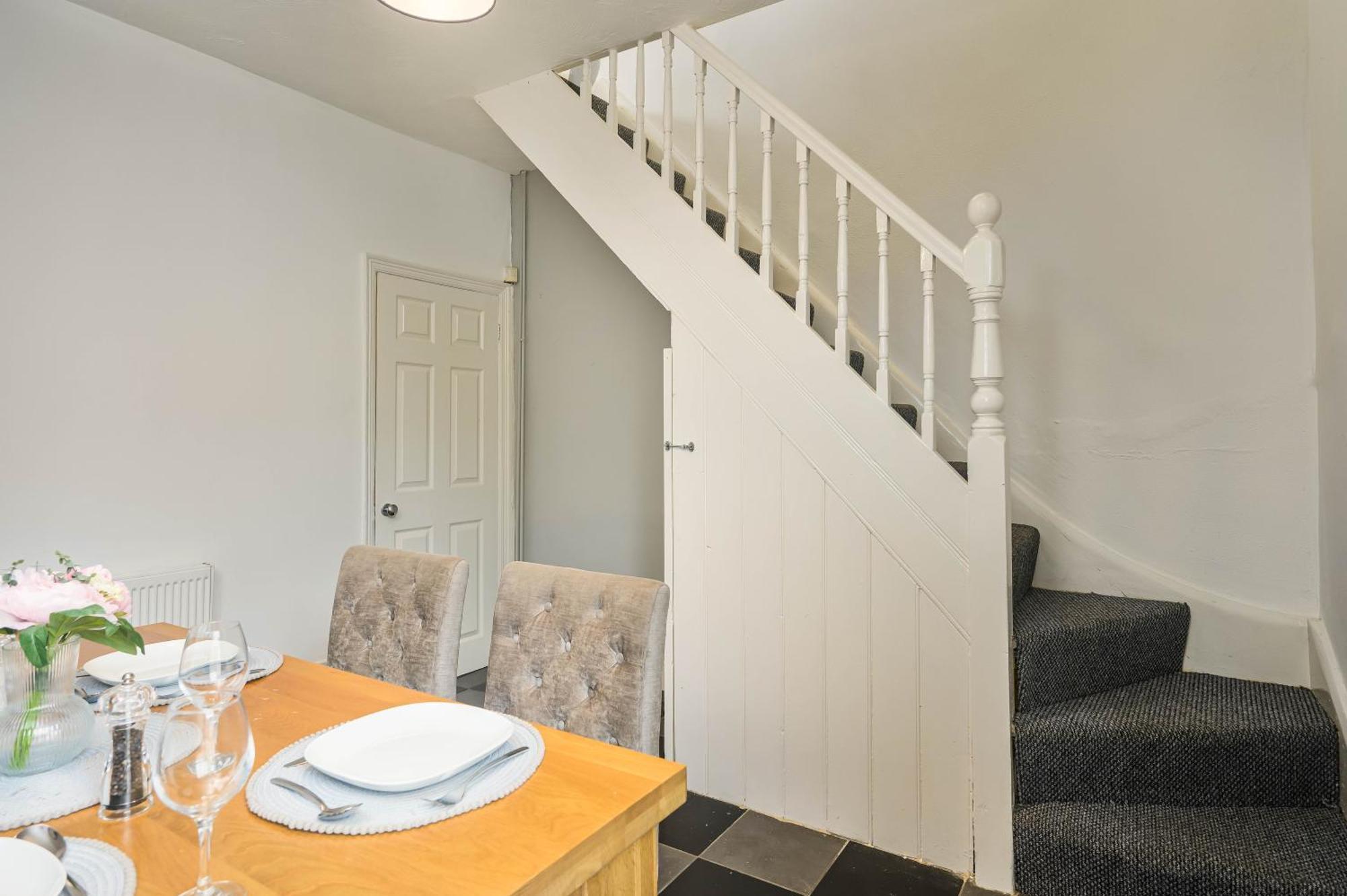 Willow House - 2-bedroom House In Merseyside! Birkenhead