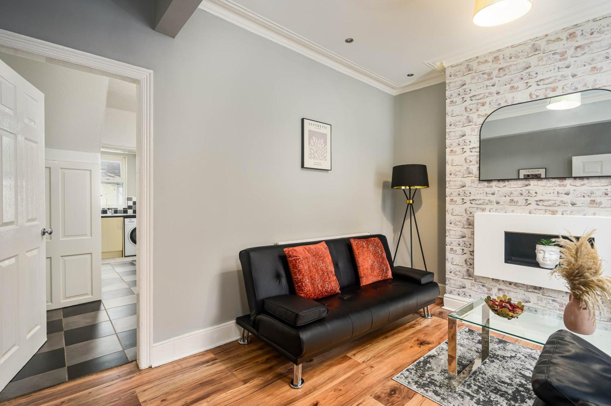 Willow House - 2-bedroom House In Merseyside! Birkenhead