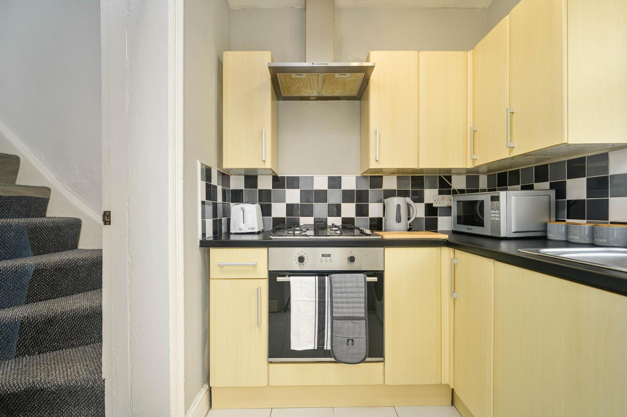 Willow House - 2-bedroom House In Merseyside! Holiday home *